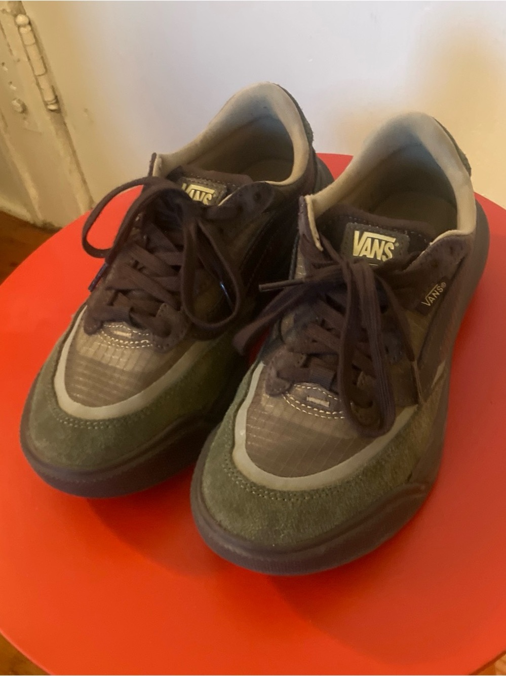 Vans ultrarange MTE 2.0 women’s 7 men’s 5.5 in Olive Green and Dark Brown